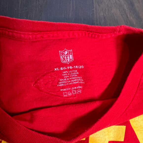 NFL Chiefs Mahomes Red T Shirt Kids  Sz XL-18/20 - Picture 2 of 6